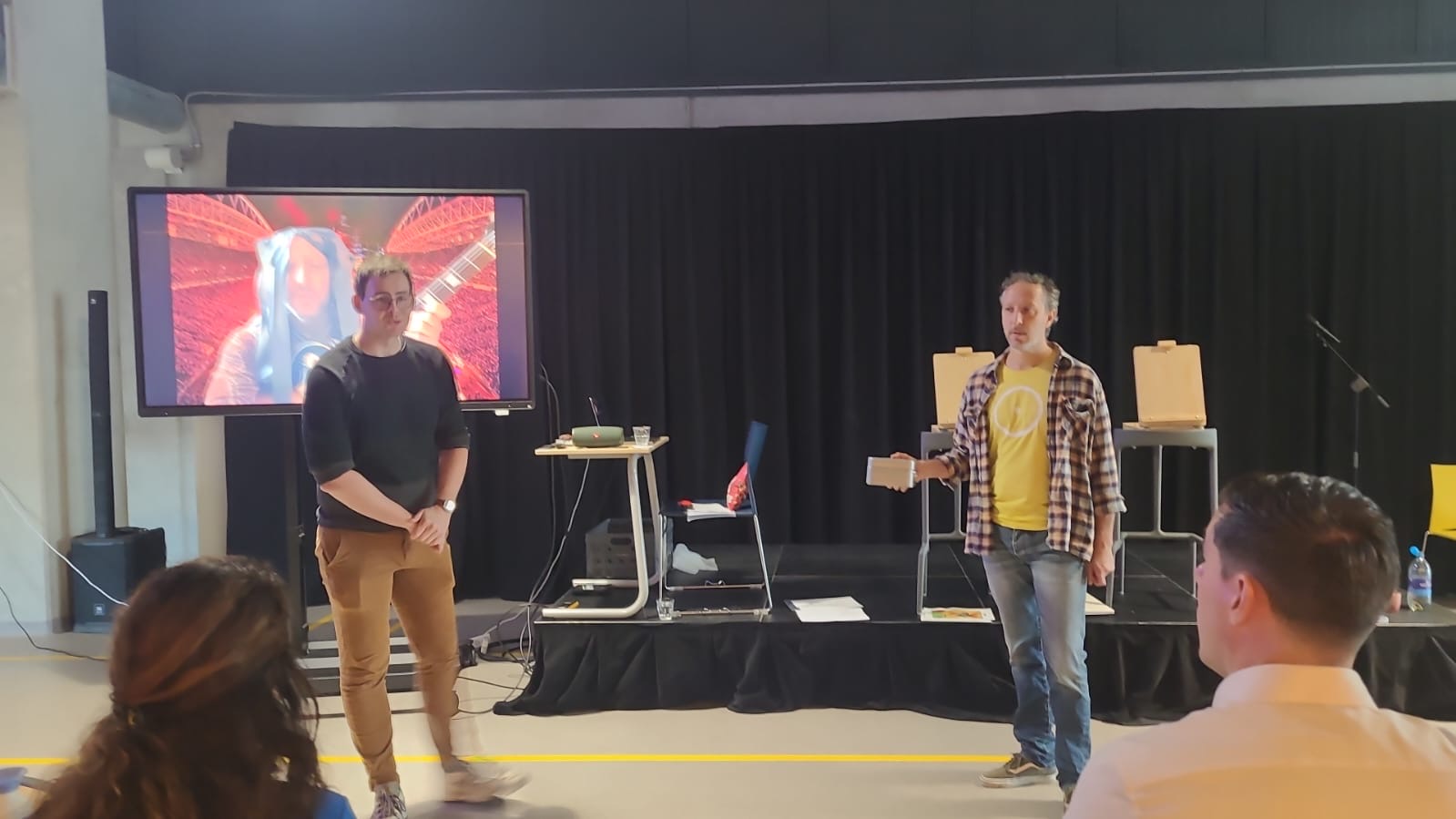Sfeerimpressie workshop digitale zelfredzaamheid bij Firda (onderwijs)